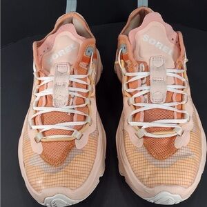 Sorel Women's Pink Sneakers size 11 pre
Owned Exellent condition